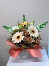 🌸 HotTea Mama — Floral Arrangement & Tea